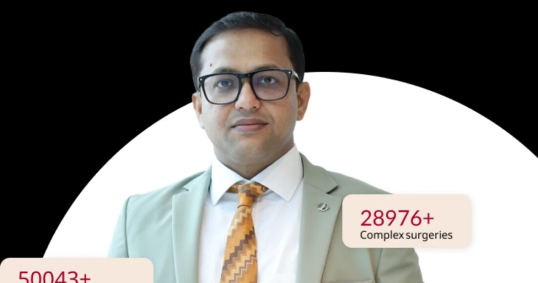 Oncologist in a light-green suit with achievement bubbles: 50,043+ treated cancer patients, 28,976+ complex surgeries, 95% success rate.